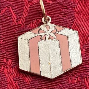 5/$10❤️Vintage 1989 Grand Bethel Hexagon Gift Pendant in Pink and Silver Charm